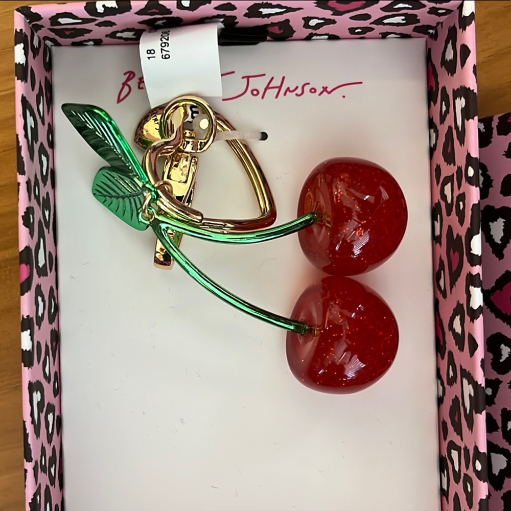 🚨SOLD ELSEWHERE🚨Betsey Johnson Glitter Cherry Bag Charm NWT - Picture 5 of 8